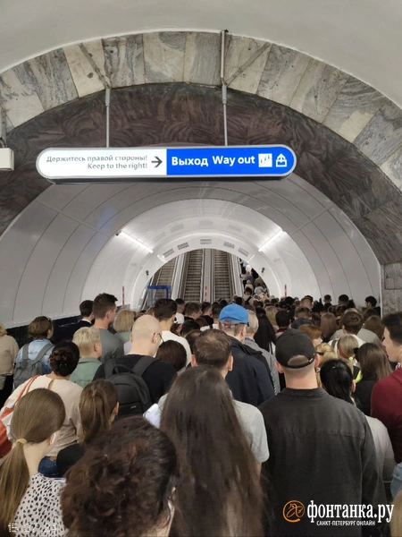 Последствия ЧП в метро. Пассажиры показывают толпы | Источник: читатель «Фонтанки» Алекс