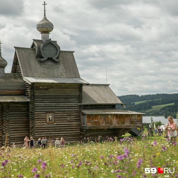 Деревянные купола видны издалека | Источник: Юлия Лоза / 59.RU