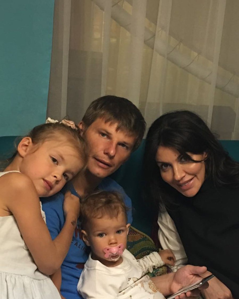 Мать Андрея Аршавина требует два миллиона у его тяжелобольной бывшей жены