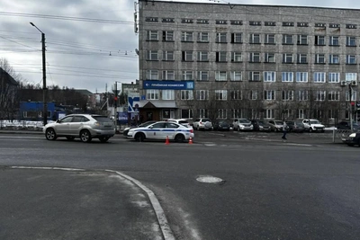 Женщина пострадала в ДТП у арктического университета Мурманска