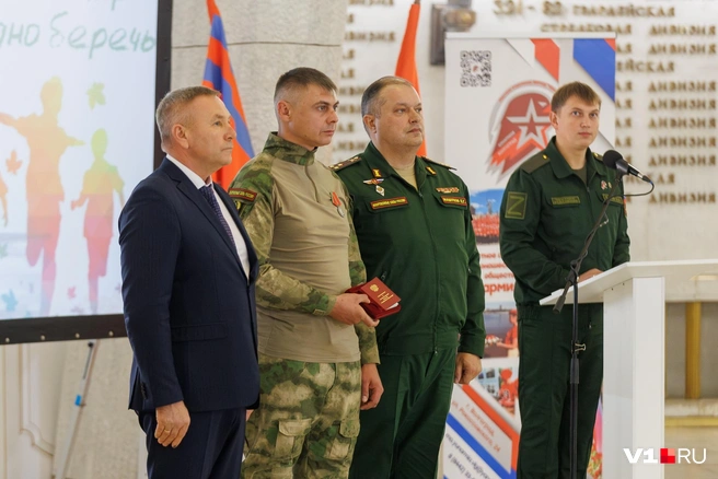 До специальной военной операции Дмитрий работал в кузнице, куда планирует вернуться сейчас | Источник: Алексей Волхонский / V1.RU