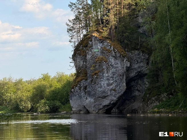 В скале есть живописная арка | Источник: Дарья Костомина / E1.RU