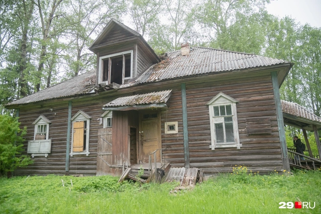 Крепкий сруб простоит еще долго, но внутри нужен ремонт  | Источник: Иван Митюшёв / 29.RU 
