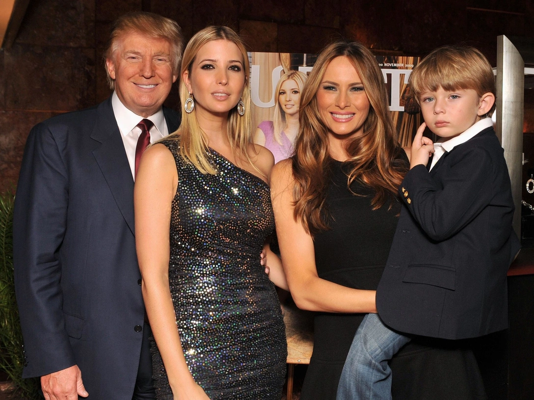 Иванка, Дональд, Мелания и Бэррон Трамп, 14 октября 2009 | marieclaire.ru