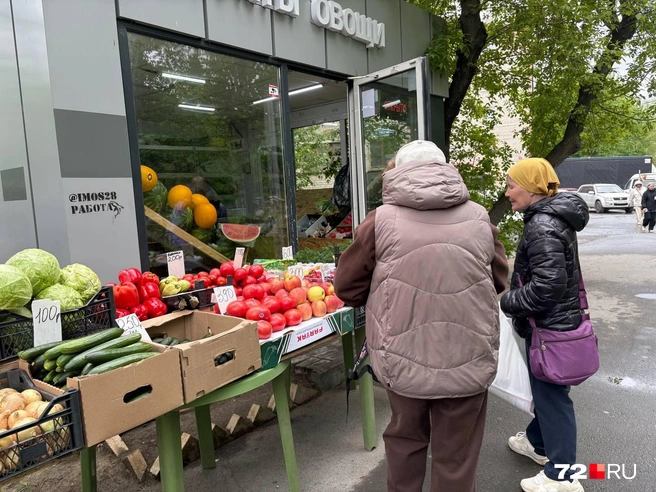 Так выглядит торговля овощами и фруктами сейчас в Тюмени  | Источник: Мария Токмакова / 72.RU
