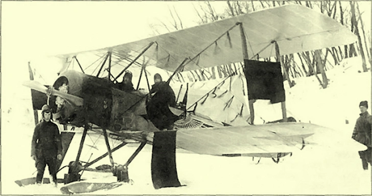 Sopwith 1½ Strutter — популярный во многих странах боевой самолет времен Первой мировой. Выпускался также по лицензии в России