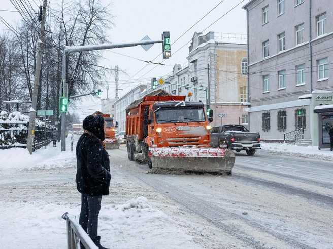Снегоуборочная техника работает в усиленном режиме. | Источник: Артем Бауман / 76.RU