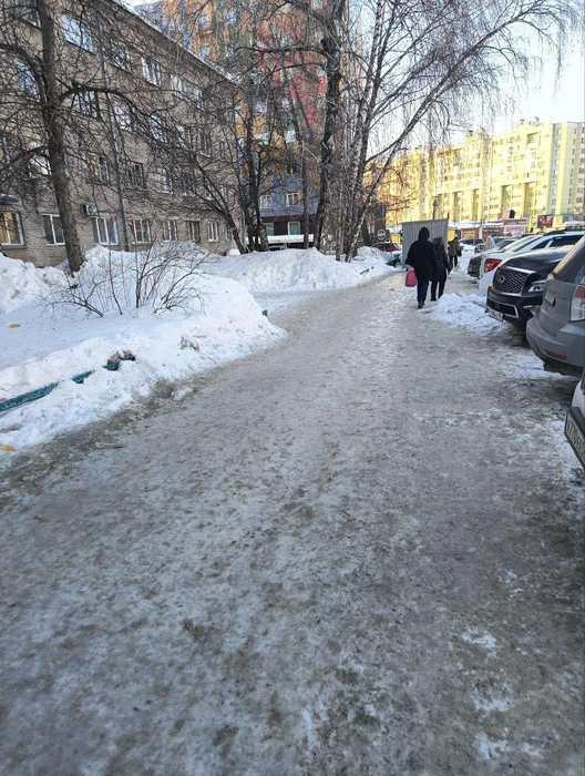 Проблемный участок расположен от метро Студенческая в сторону Горского | Источник: читательница НГС Ольга