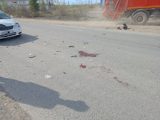 Водитель скутера получил черепно-мозговую травму. Его пассажир тоже пострадал | Источник: ОГИБДД по Мирнинскому району