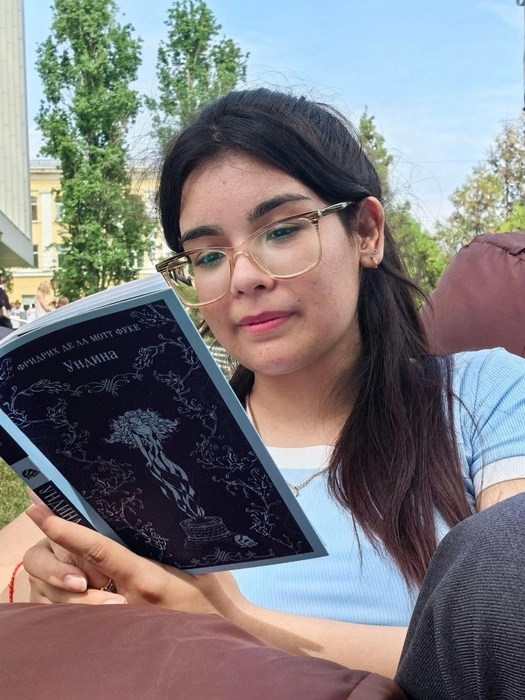 «Букток» помогает Камиле найти новые интересные книги | Источник: личный архив