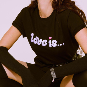 #loveit: Стильные свитшоты и футболки на 14 февраля для тех, кто не любит наряжаться на свидания