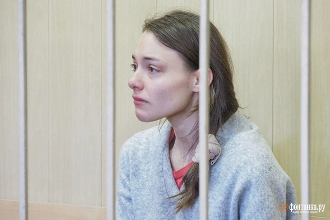 Суд арестовал актрису Дроздову, ударившую ножом Илью Деля в Петербурге. Раненый был против | Источник: Михаил Огнев / «Фонтанка.ру»