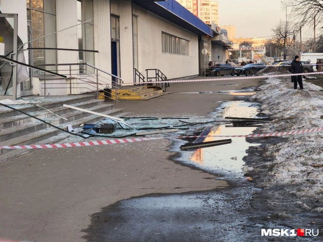 Последствия взрыва в отделении банка Москвы | Источник: Михаил Мечев / MSK1.RU