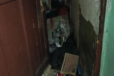 В Екатеринбурге из-за запаха вскрыли квартиру и нашли труп