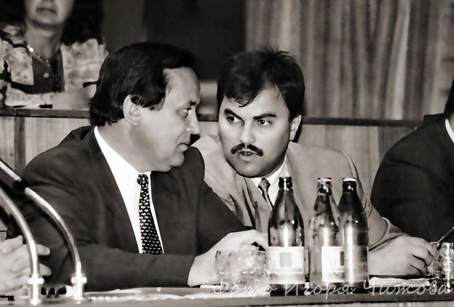 Вячеслав Володин в 1990-е годы носил усы | Источник: Игорь Чижов