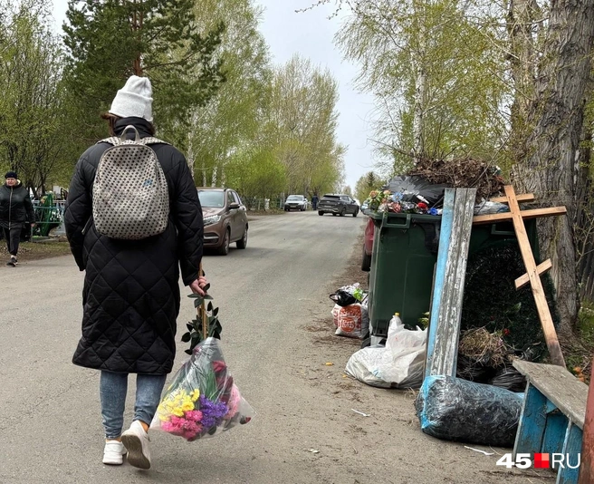 Церковь осуждает такое обращение с крестом | Источник: Кирилл Митин