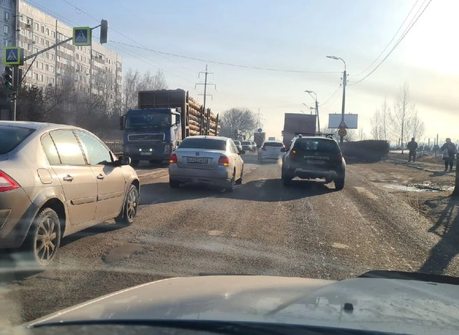 Из-за ДТП на выезде из Канищева образовалась пробка | ya62.ru