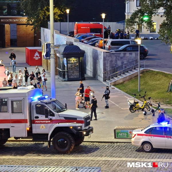 Обстановка на Кудринской площади возле метро «Баррикадная» в Москве | Источник: Анастасия Харитонова / MSK1.RU