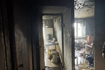 Пожар в квартире многоэтажки в Макарове
