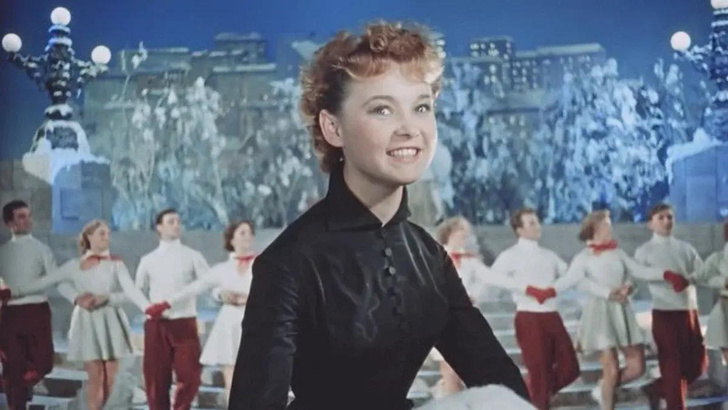 Гламур по-советски: 10 самых стильных героинь советского кино