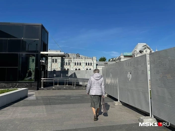 Место работ оградили забором | Источник: Екатерина Фадеева / MSK1.RU