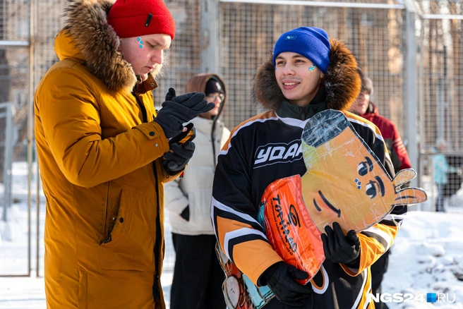 Еще были мемы из картона