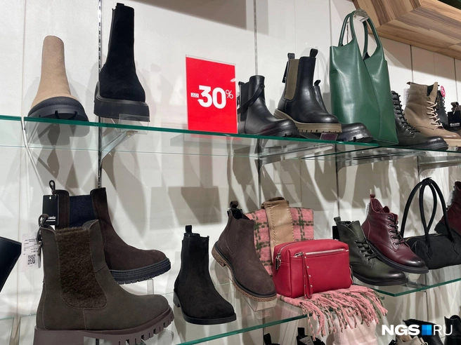 Присмотритесь в скидочные дни к обуви | Источник: Алёна Золотухина / NGS.RU 