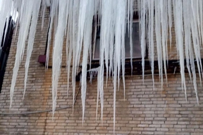 Петербуржец в реанимации после падения льда: возбуждено уголовное дело