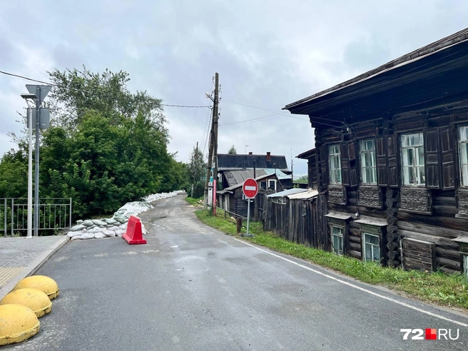 После знака начинается территория, куда пришла большая вода | Источник: Анатолий Кузнецов / 72.RU