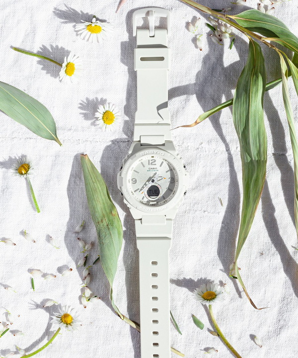 White fall: крупные, но элегантные часы Casio в молочном оттенке