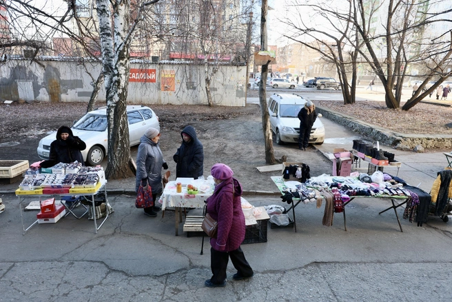 Продавец утверждает, что очки у нее как из оптики | Источник: Наталья Лапцевич