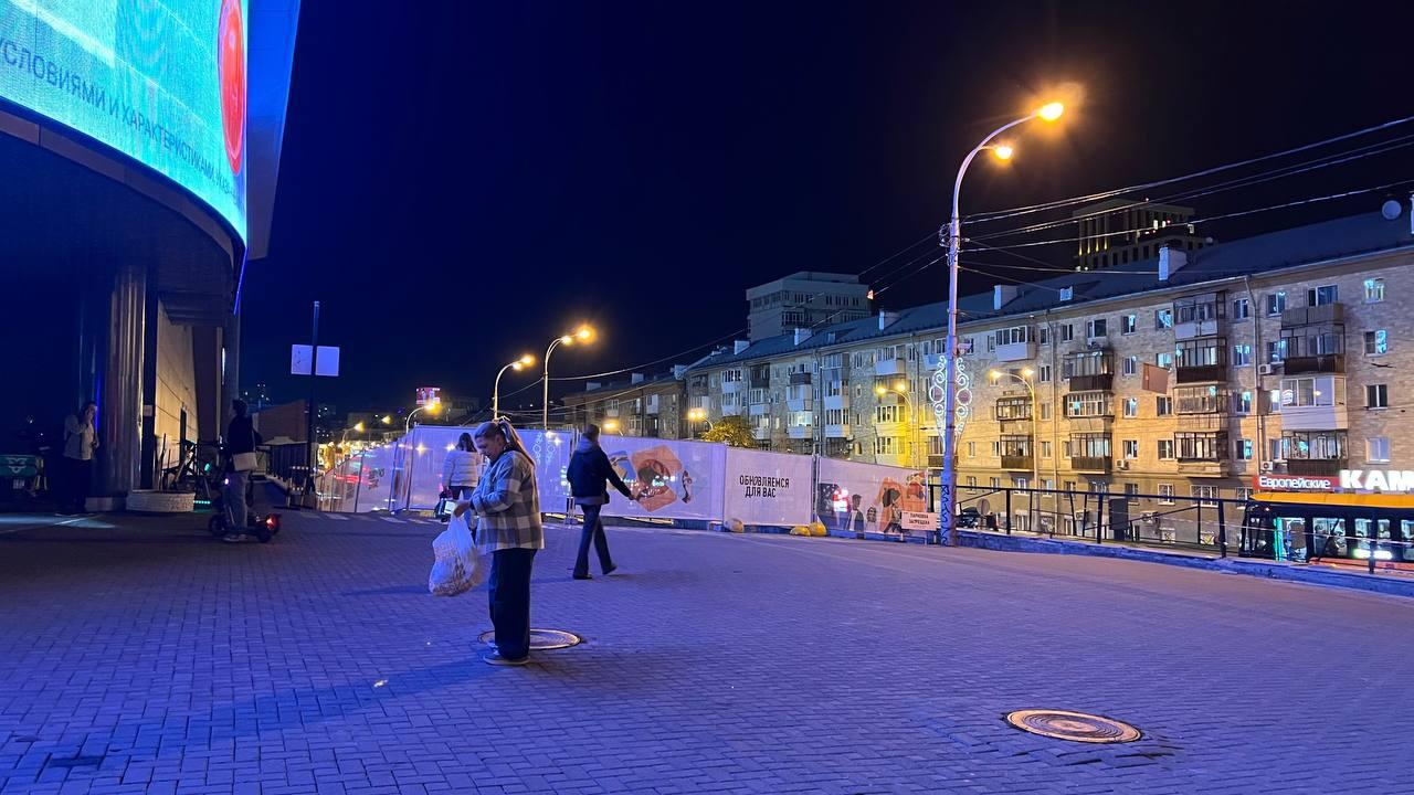 В центре Екатеринбурга закрыли популярную парковку