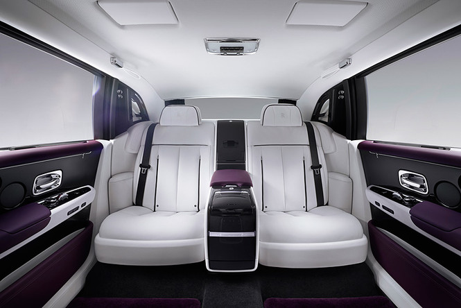 Rolls-Royce Phantom VIII: представлен самый роскошный автомобиль от начала времен