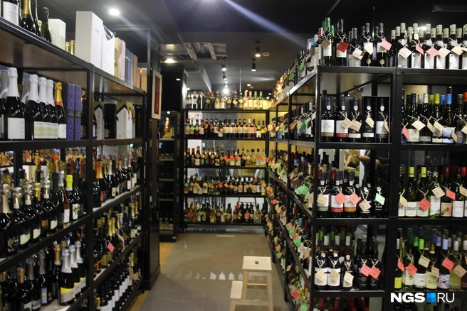 В магазине Premium Wine на Красном проспекте  | Источник: Стас Соколов / NGS.RU