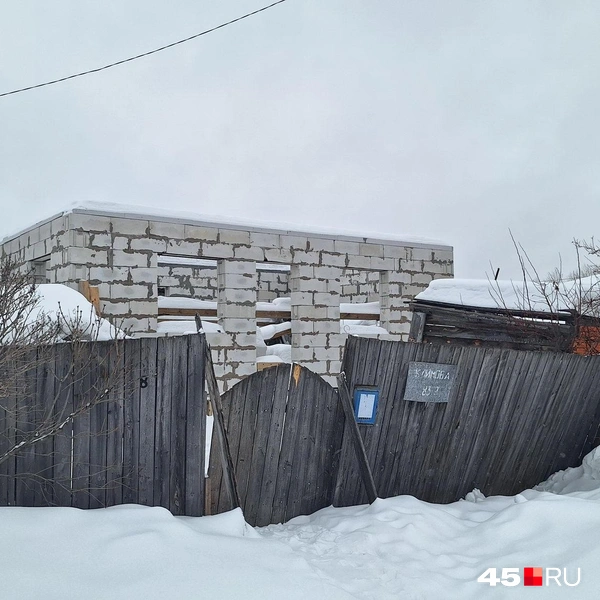 Кто-то только начинает стройку на своем участке  | Источник: Александр Лисихин / 45.RU 