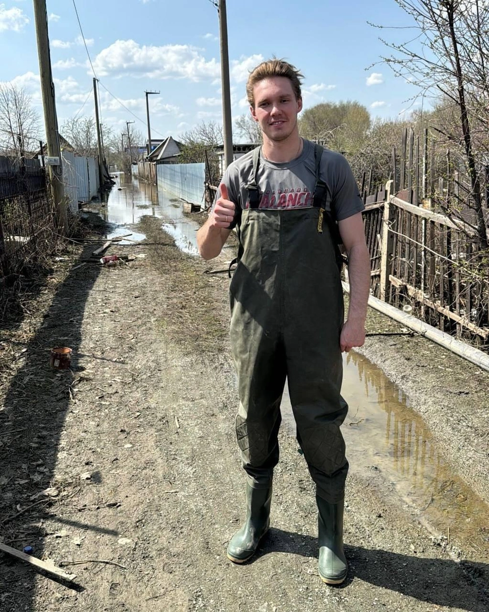 Каменев помогал родному городу после масштабного паводка | Источник: ХК ЦСКА / T.me