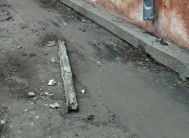 На Маяковского начал рушиться балкон жилого дома | ya62.ru