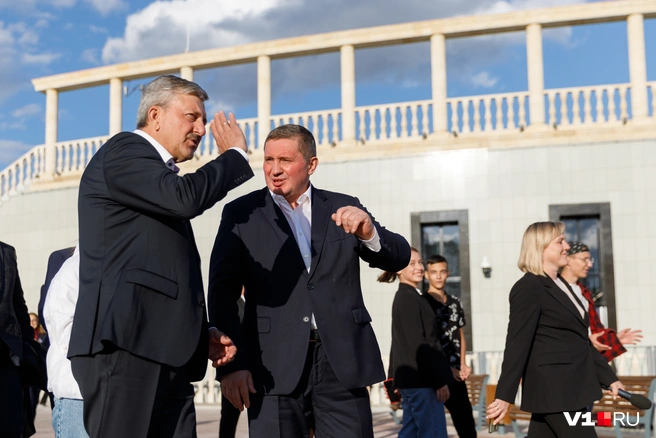 На открытии амфитеатра печать усталости впервые появилась на лице губернатора | Источник: Алексей Волхонский / V1.RU