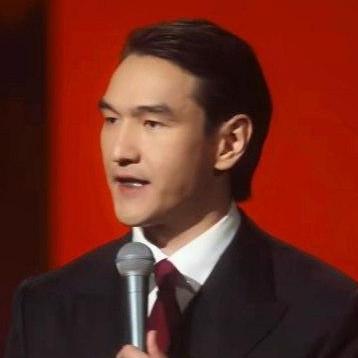 Первое эксклюзивное видео Нурлана Сабурова из самолета, который увез его из России на 50 лет