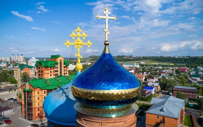 На территории крематория расположен храм Воскресения Христова | Источник: фотобанк geliophoto.ru / Степанов Слава