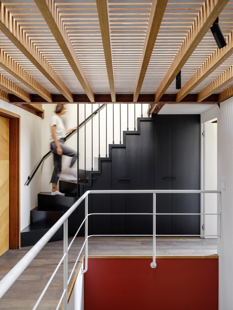 Тайна третьего этажа: квартира с мансардой в Москве (фото 0) | Источник: Михаил Лоскутов