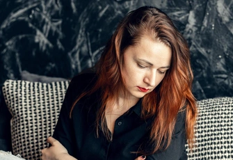 «Парень изменял. Врет в мелочах. Не доверяю, проверяю, контролирую. Как мне себя остановить?»