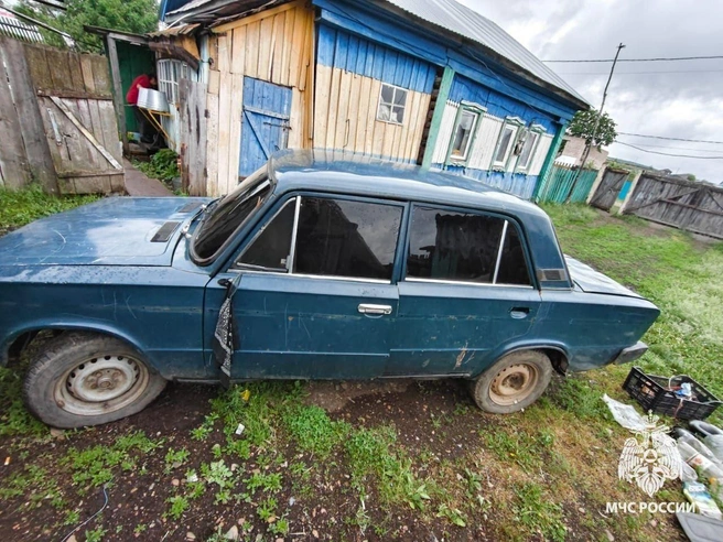 Машина была во дворе | Источник: МЧС Башкирии / t.me