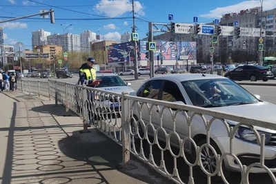 Школьник на ВИЗе попал под машину на красный свет