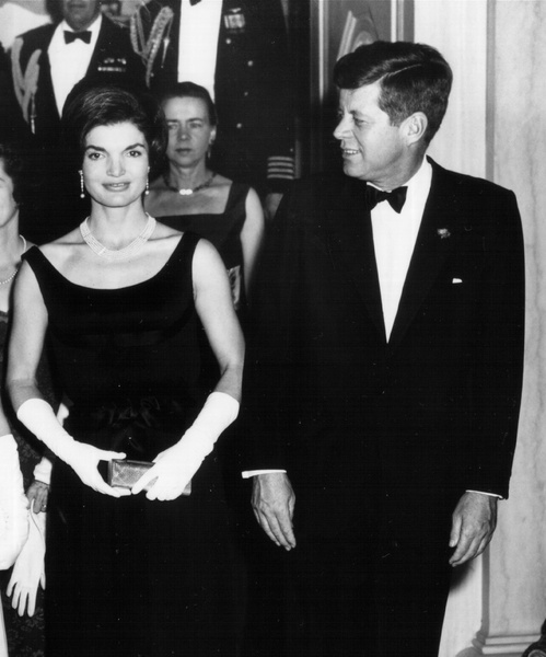 В 1953 году Джон женился, первой леди страны стала Жаклин Кеннеди.