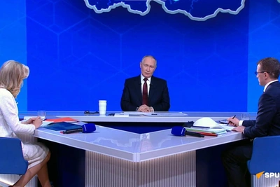 Путин извинился перед сибирячкой во время Прямой линии