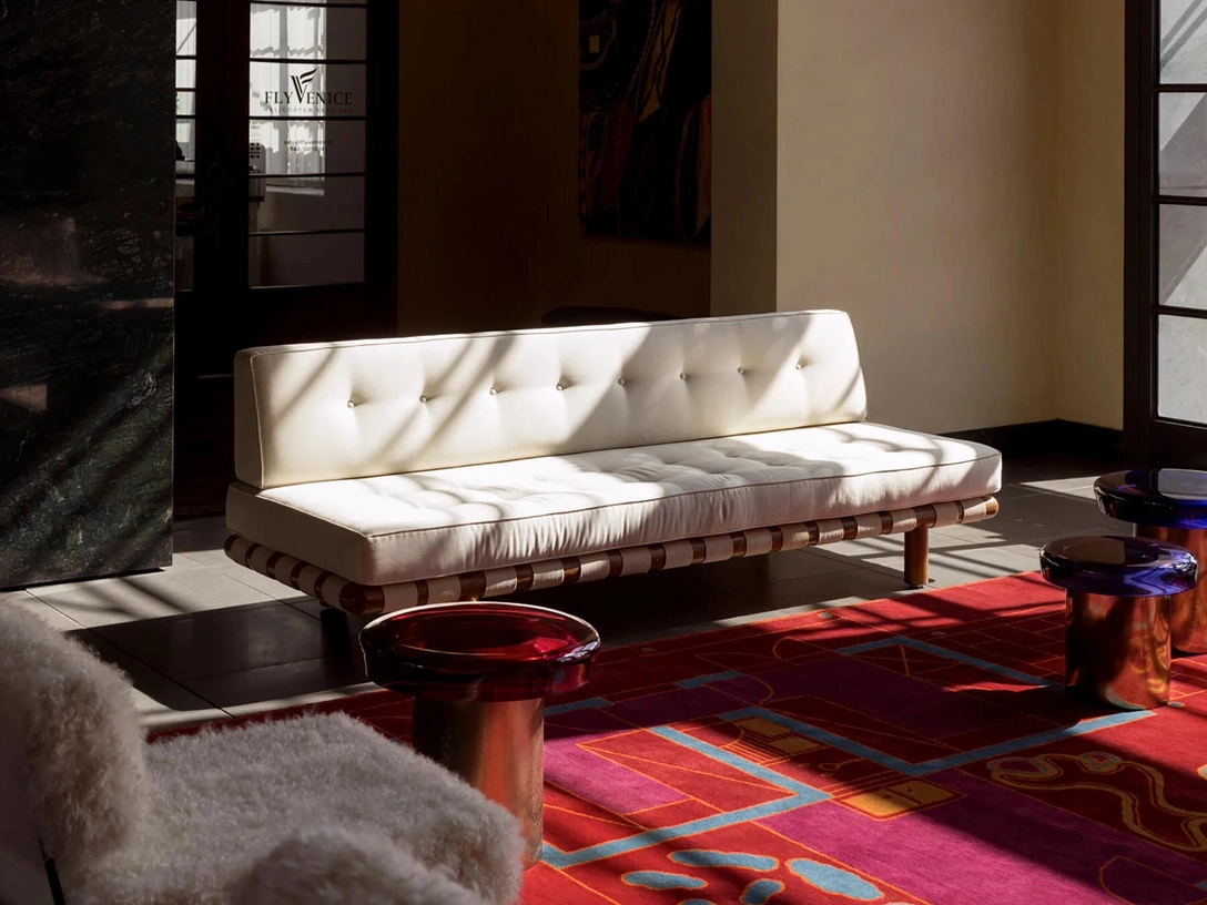 Выставка галереи Nilufar в здании частного аэропорта Венеции | Источник: Nilufar Gallery