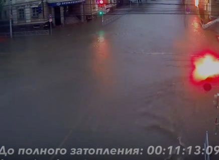 Видео: как затапливало перекресток у «Атрона» | ya62.ru