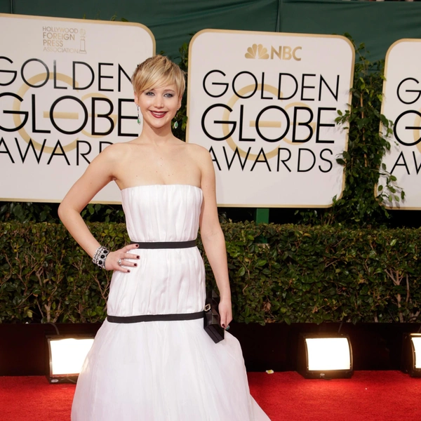 Минимализм, в который влюблены все: как Дженнифер Лоуренс стала новой королевой стритстайла Минимализм, в который влюблены все: как Дженнифер Лоуренс стала новой королевой стритстайла