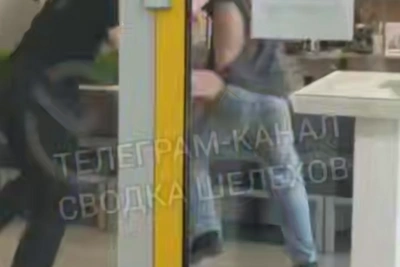 Двое мужчин подрались в отделении банка в Шелехове